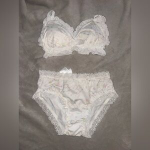 ☆ NEW NEVER WORN CINNAMAROLL BRALETTE AND PANTY SET ☆